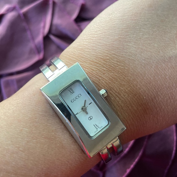 Gucci Accessories - GUCCI VINTAGE WOMEN'S WATCH